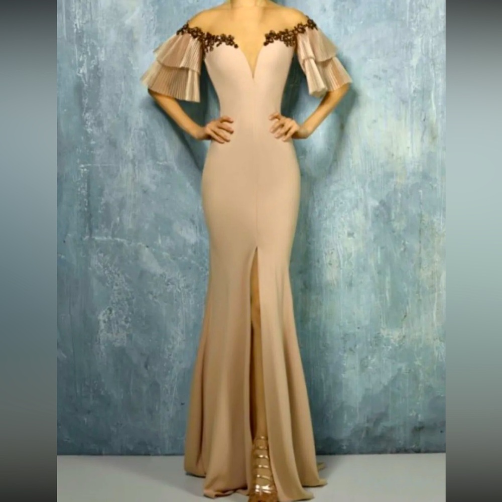 Chic Beige Off-Shoulder Maxi Dress with Pleated Sleeves